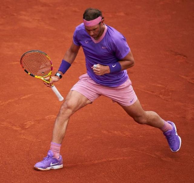 包含巴塞罗那苦战三千！获取晋级资格再次竞争的词条