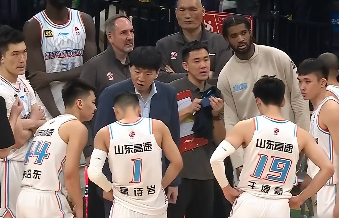 山东男篮一路领先，实现完美胜利！的简单介绍