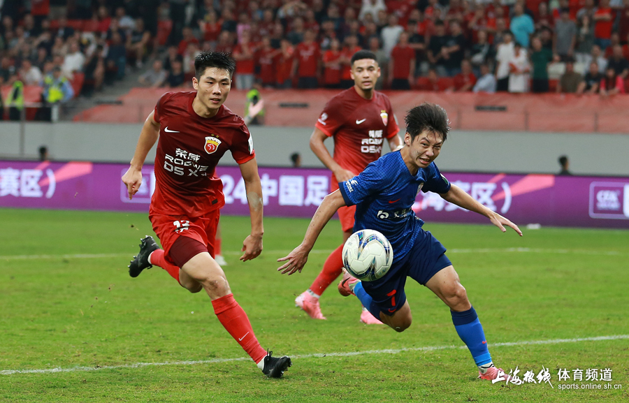 恒大客场大胜申花，卫冕冠军争夺力突显