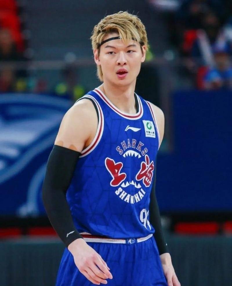 包含凭借一波上海队，全国篮球锦标赛成功绝杀，现场球迷泪目的词条