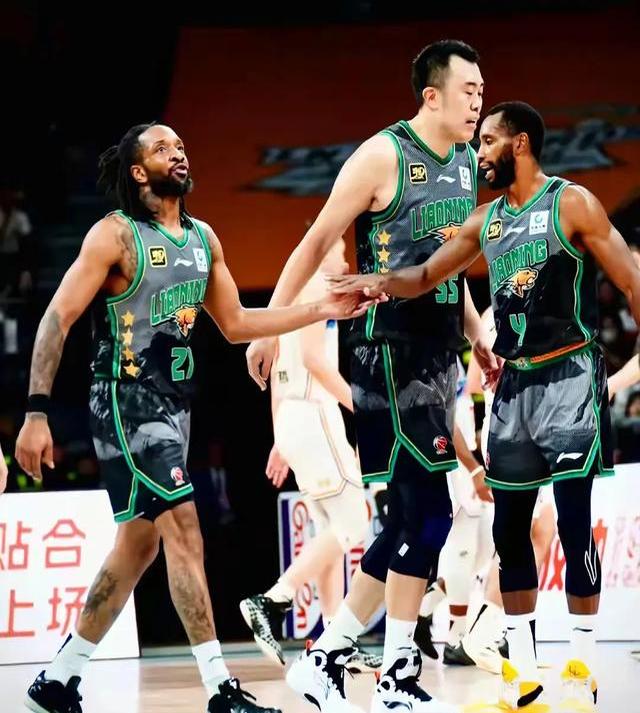 包含上海队全场碾压CBA季后赛，如同剧本杀再现，爆冷的词条