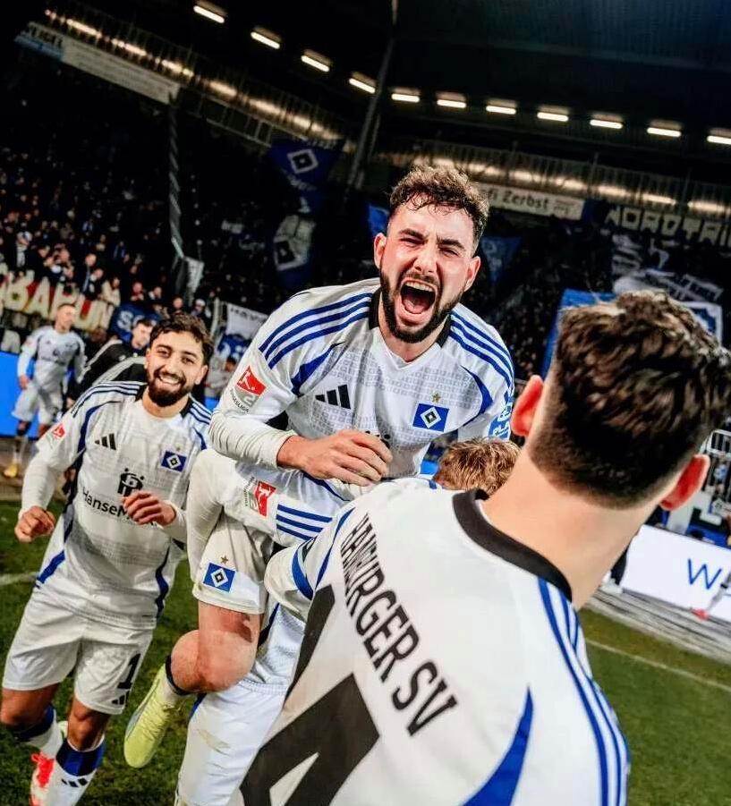 包含柏林赫塔客场击败科隆，止住连败势头的词条