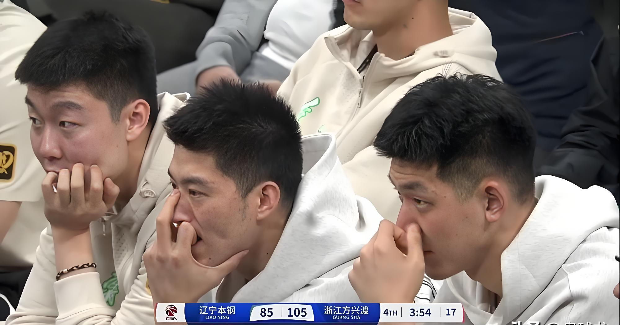 惊心动魄比赛现场，球迷情绪高涨