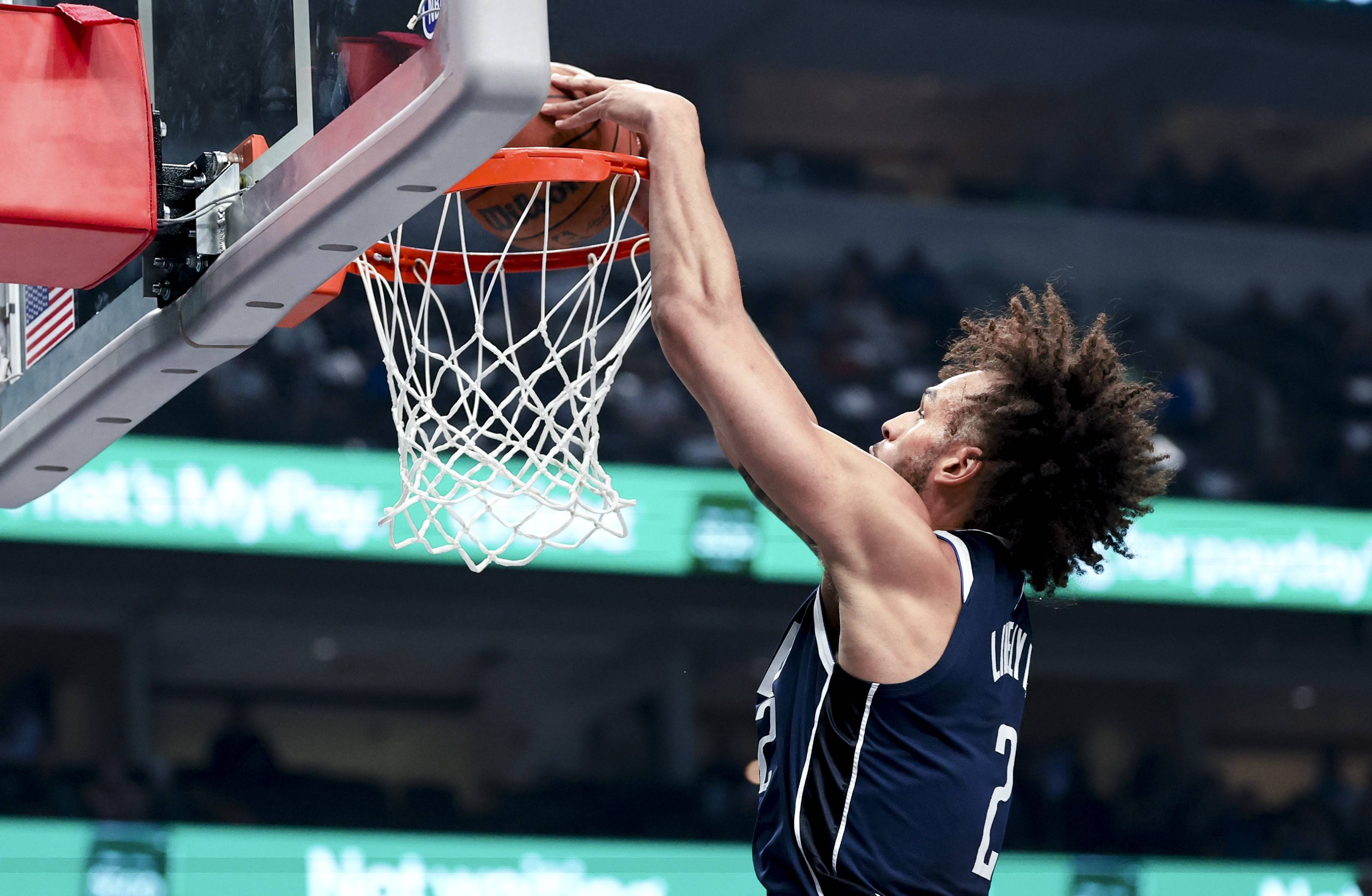 精彩的球员表现为比赛增添了亮眼一笔 精彩的球员表现为比赛增添了亮眼一笔