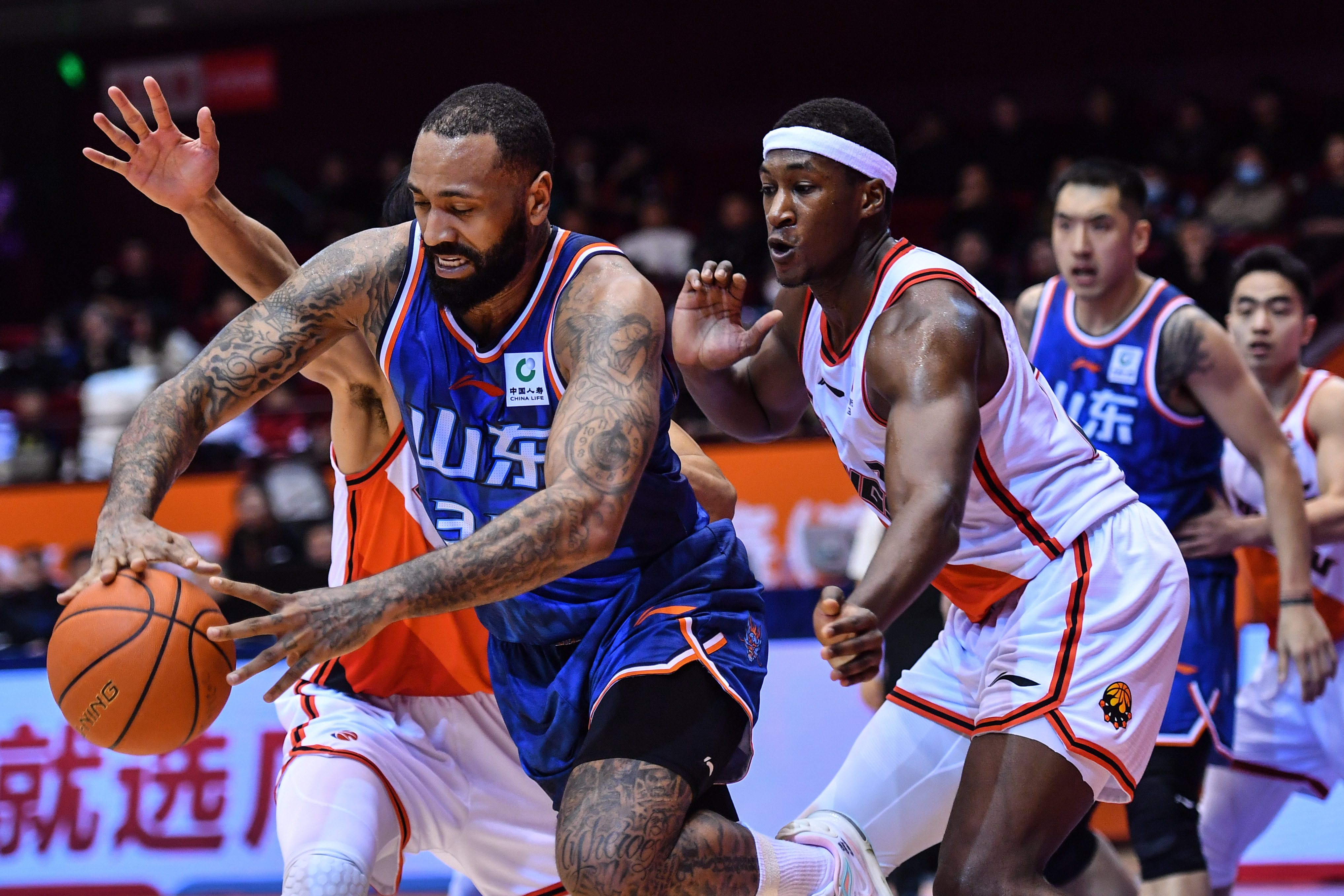 山东男篮质疑裁判，接连遭遇连败