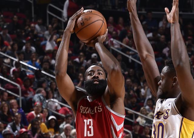 火箭爆冷惨败雄鹿，哈登空砍+难救主