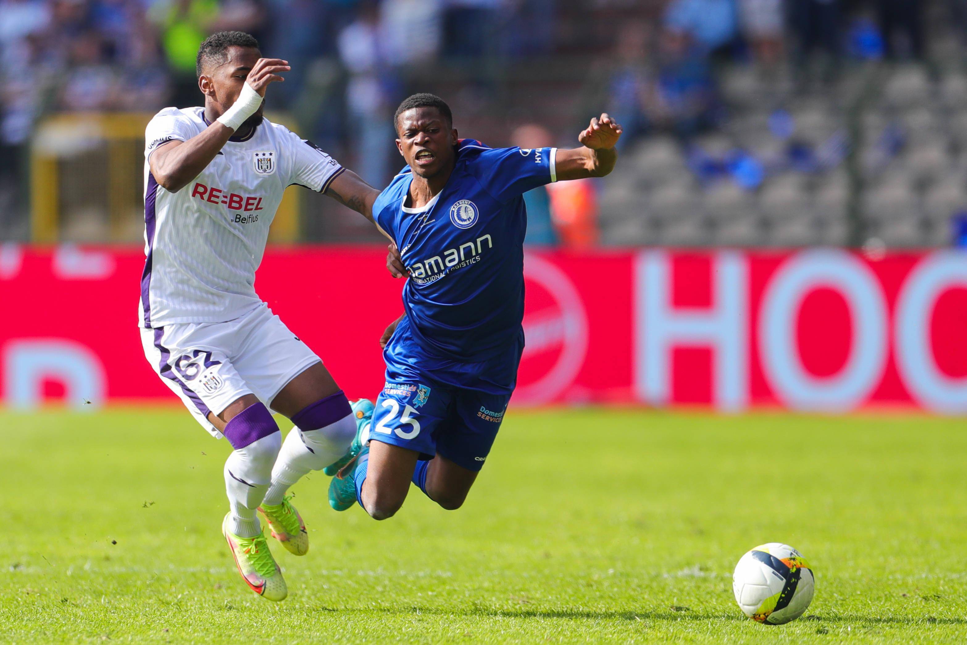 关于比利时队在大赛中连胜保持领先地位，夺冠在望的信息