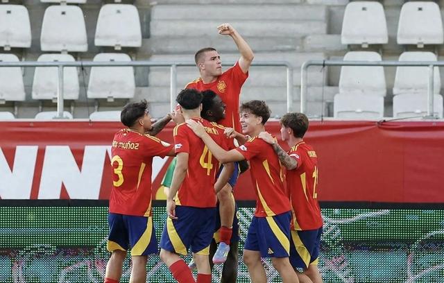 关于荷兰队历史性地晋级下一轮比赛的信息