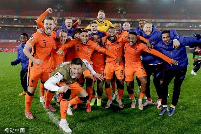 关于荷兰队历史性地晋级下一轮比赛的信息