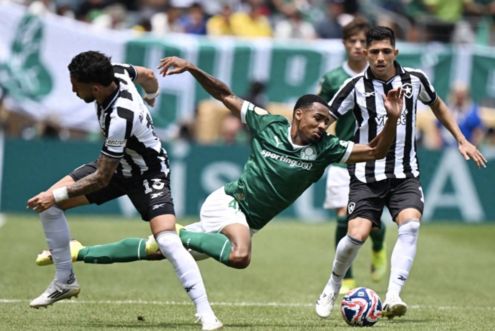 关于切尔西客场胜斯旺西城，稳固前四位置的信息