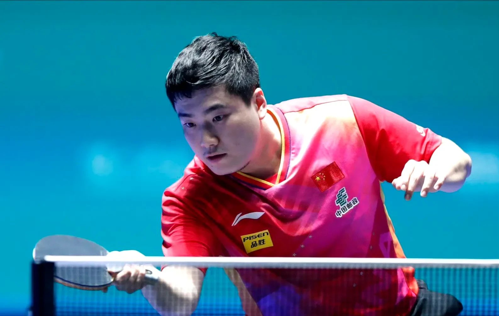 塞尔维亚乒乓球选手稳健发挥，大胜晋级八强