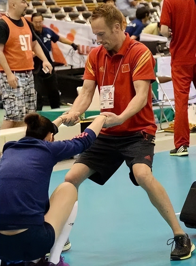 迷人比赛场面，球员运动精神感人心扉的简单介绍