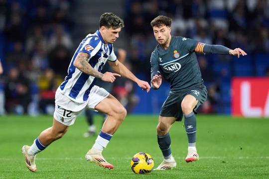 西班牙人客场挑战皇家社会，艰难一战