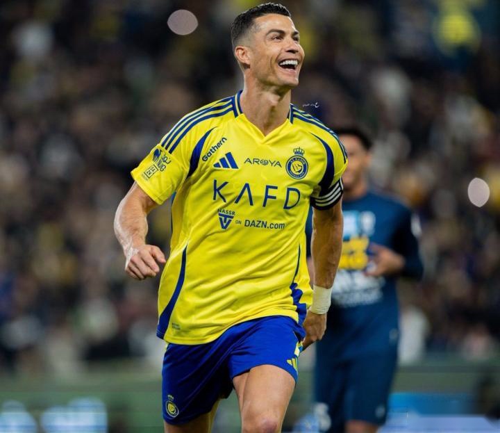 包含C罗发文致谢利雅得胜利主帅，祝愿球队未来更加辉煌的词条