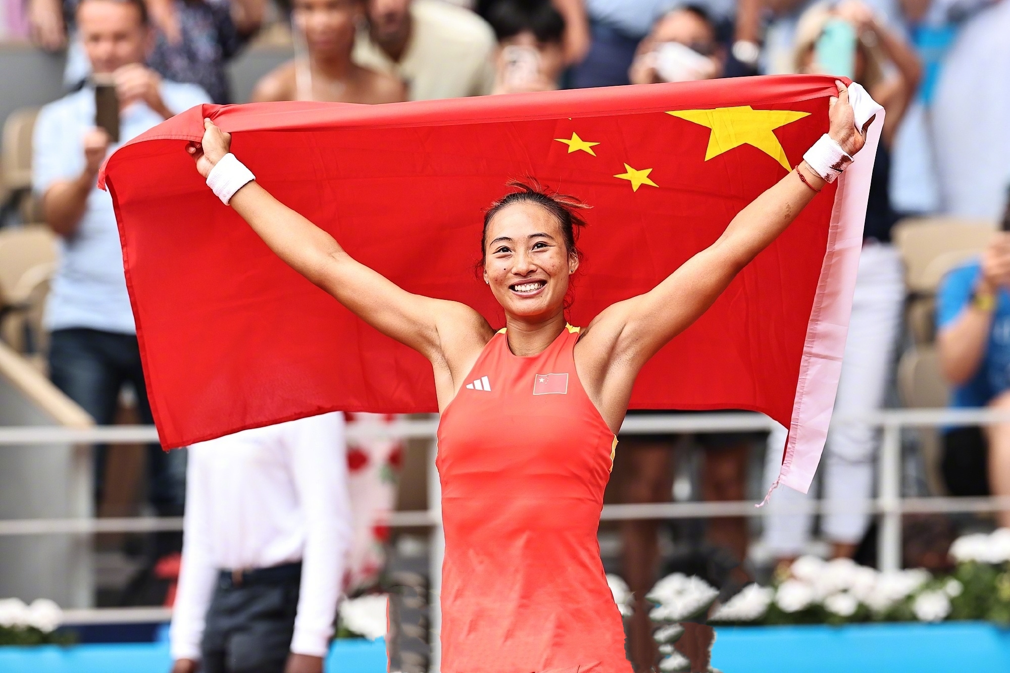 运动员荣耀归来，摔跤夺冠惊艳世界