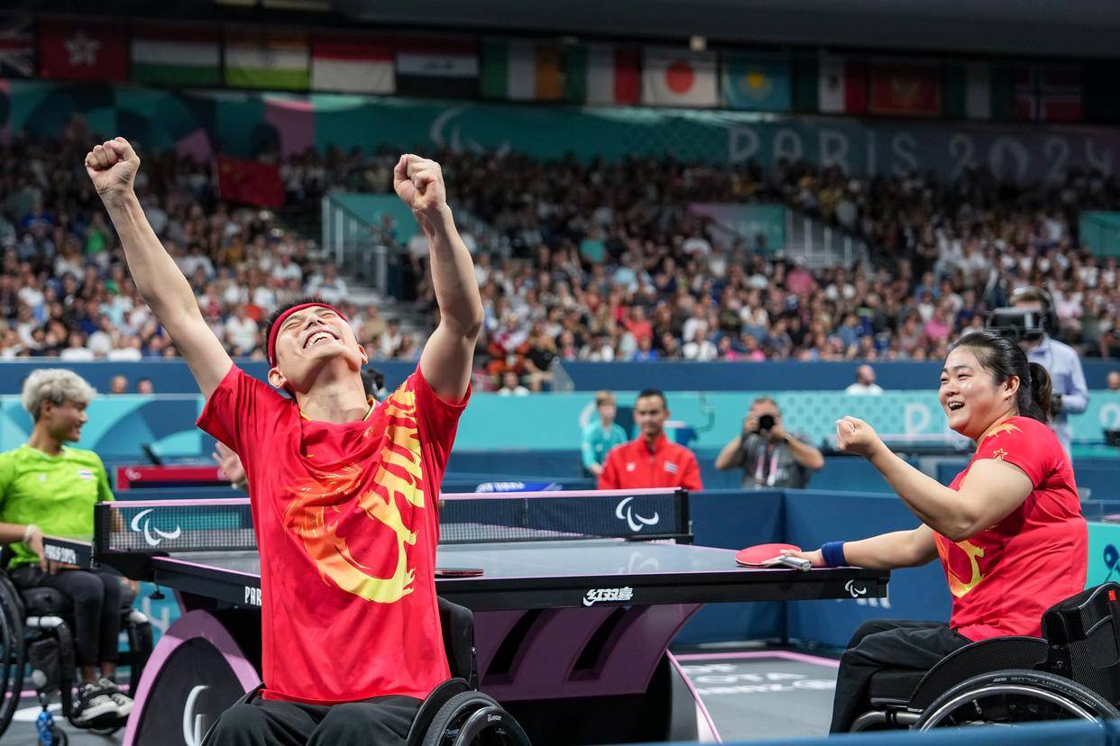 美国选手在乒乓球比赛中取得胜利