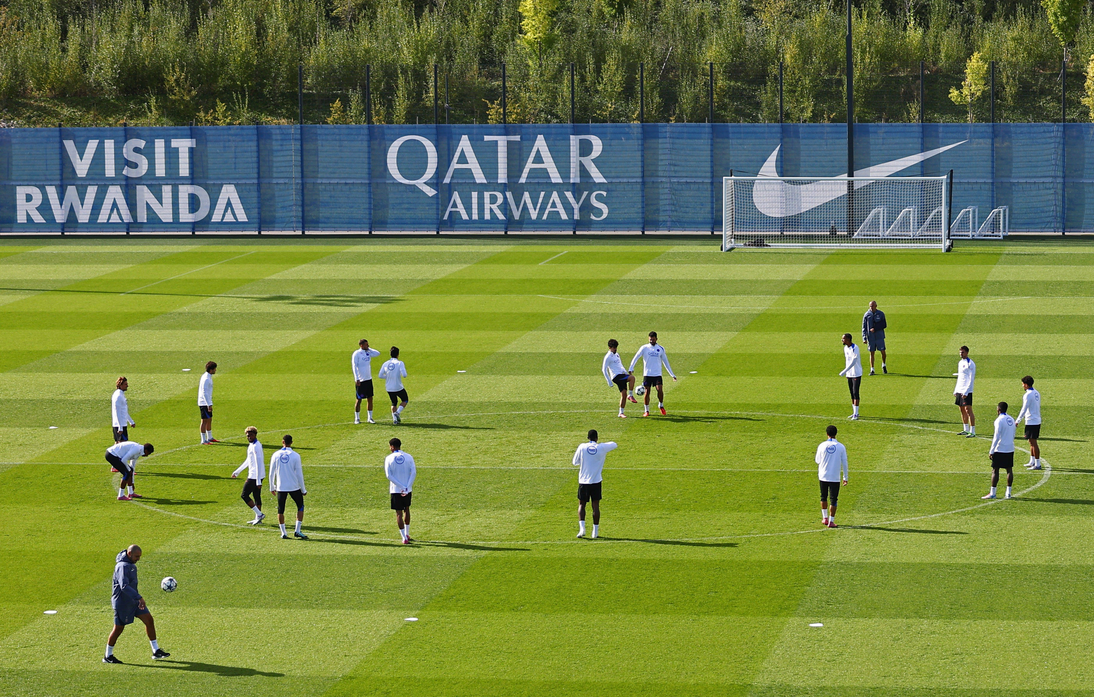 巴黎圣日耳曼谨慎行事，力争欧洲杯冠军的简单介绍