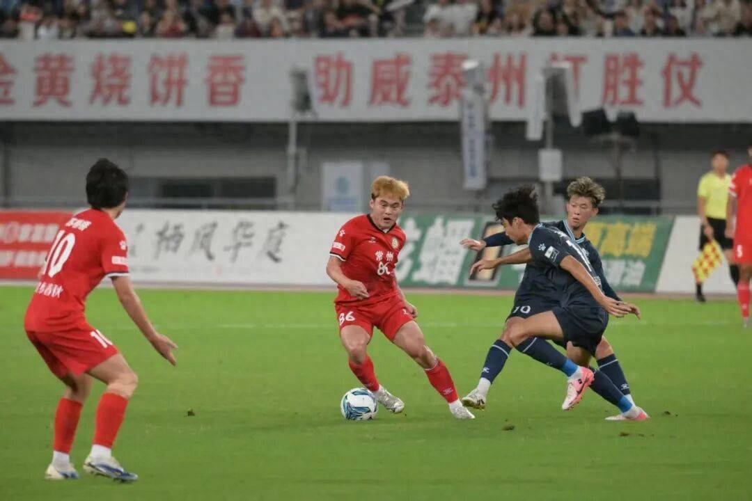 黄队防守稳固，取得重要胜利