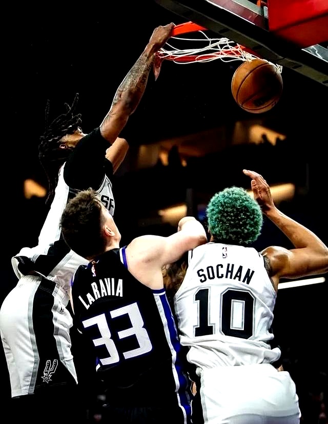 马刺主场逆转魔术，德罗赞三分球关键时刻致胜的简单介绍