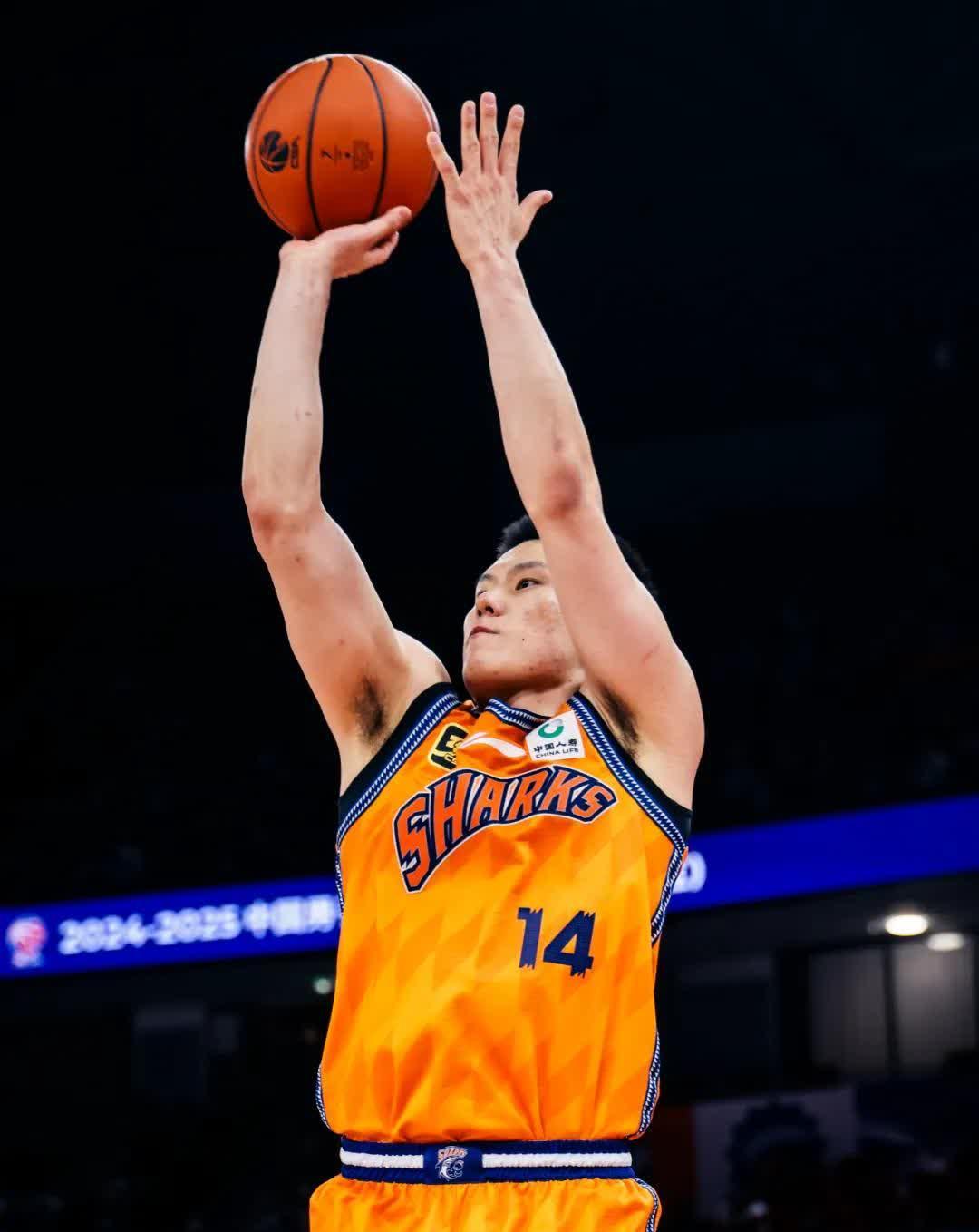 上海男篮势不可挡，击败江苏队晋级八强